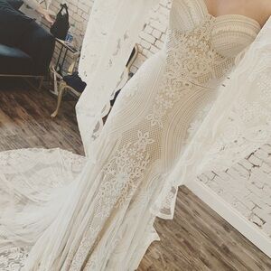 Rue De Seine Ivory Lace Bridal Gown